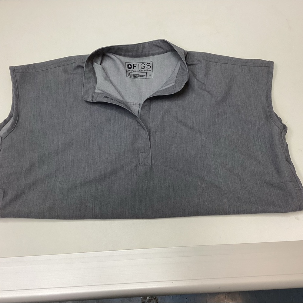 Figs Women's scrub set in Charcoal Gray